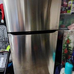 LG REFRIGERATOR WITH WATER DISPENSER 