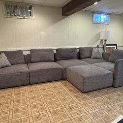 Value city Rio 6-Piece Sectional sofa