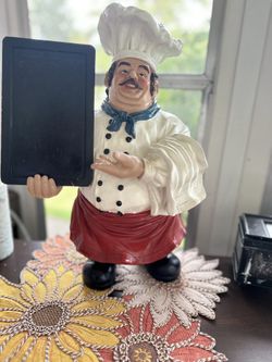 Charming Chef Statue with Chalkboard – Add a touch of personality to your kit Chief with chalk board