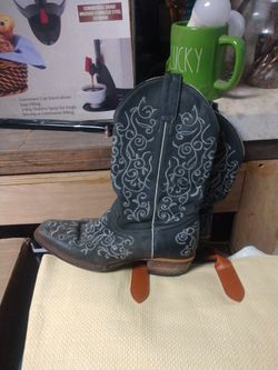 Boots Size 8