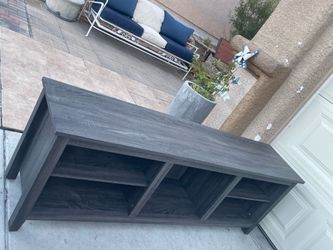 Tv stand modern hold 80 inch tv excellent condition H24 W70 D16 free delivery