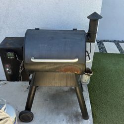 Traeger Smoker Grill Works Fine- Could Use Some New Parts In The Near Future Has Cover 