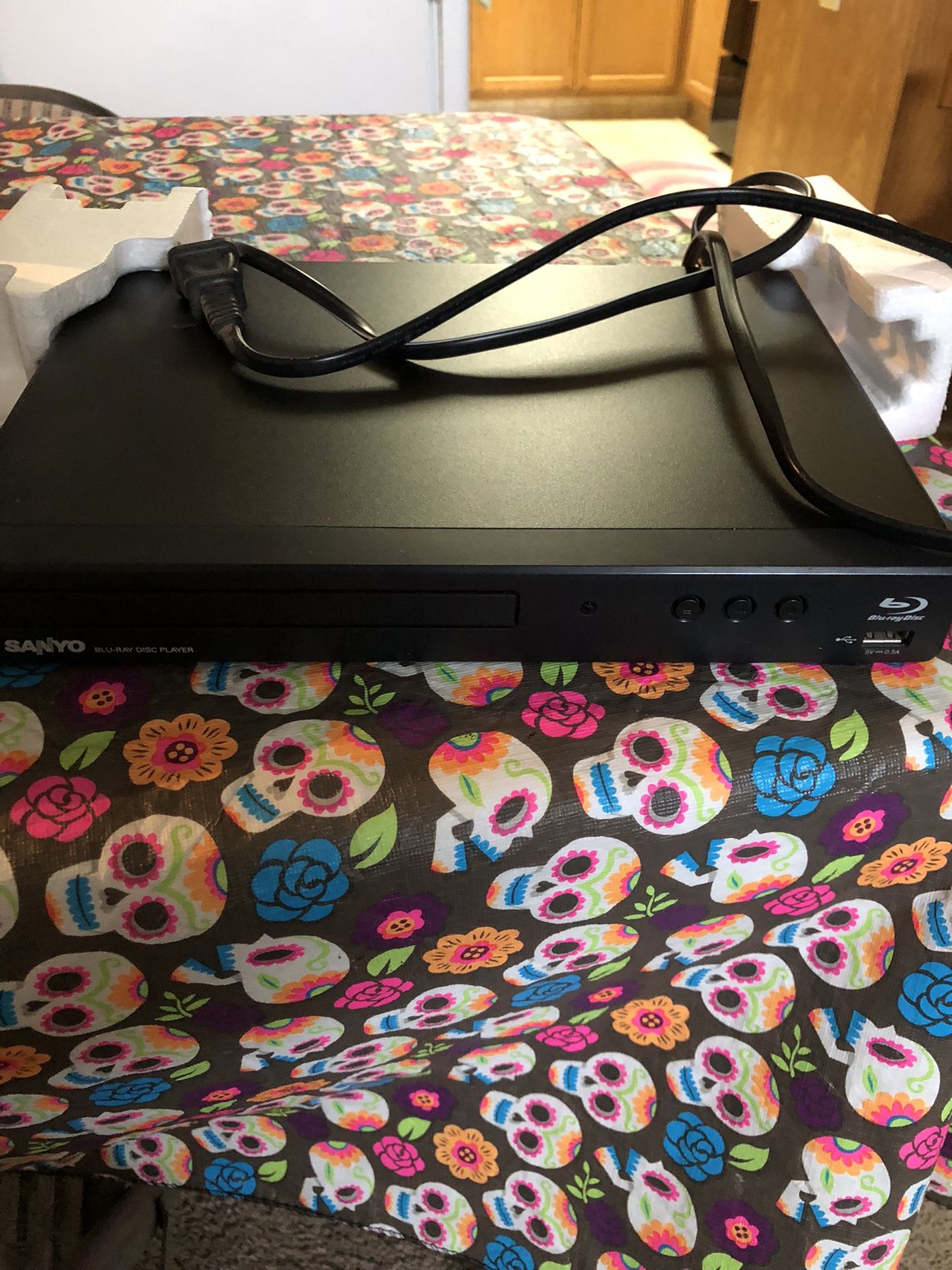 SANYO BLU-RAY / DVD / CD PLAYER