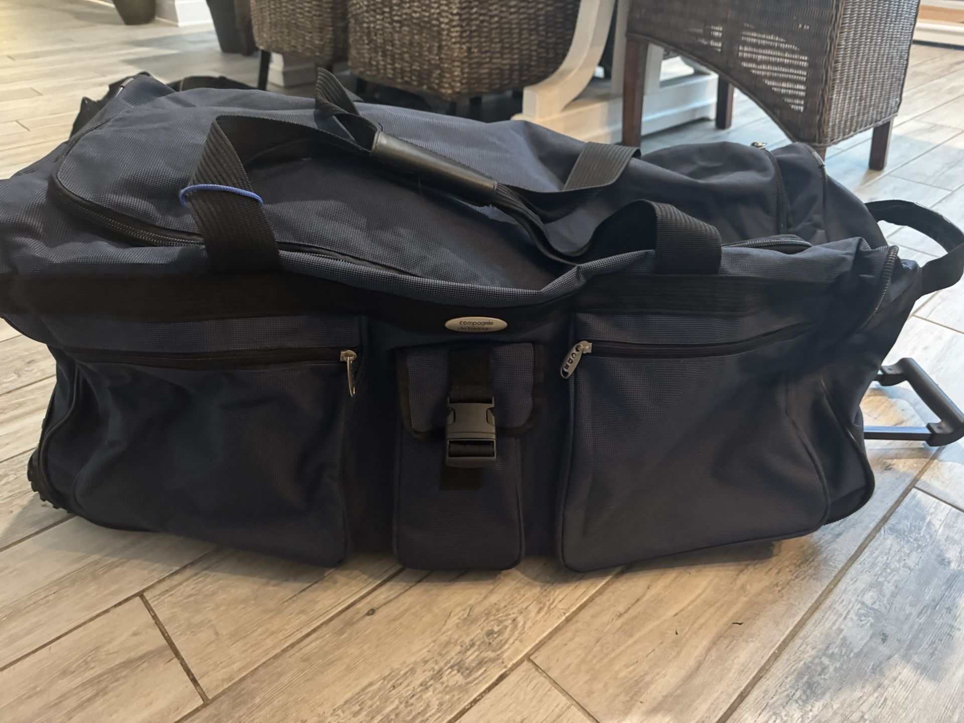 Travel duffel bag with wheels - color Navy