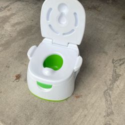 Munchkin Multi-Stage 3-in-1 Toddler Potty Seat, Trainer Ring, and Step Stool, White