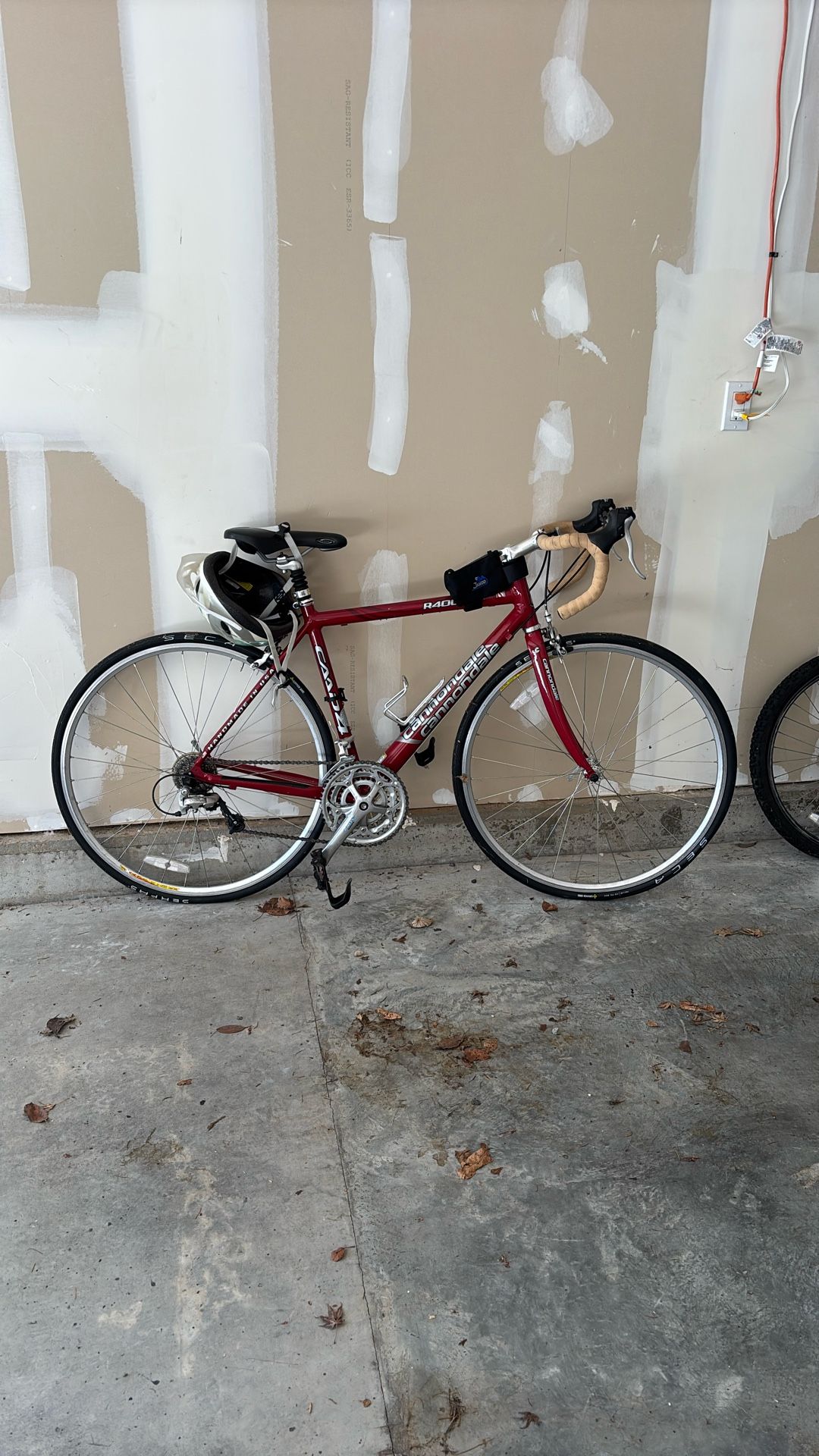 Women’s Cannondale road bike