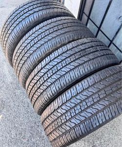 255 65 17 Goodyear Tires Con 80% de Vida Las 4