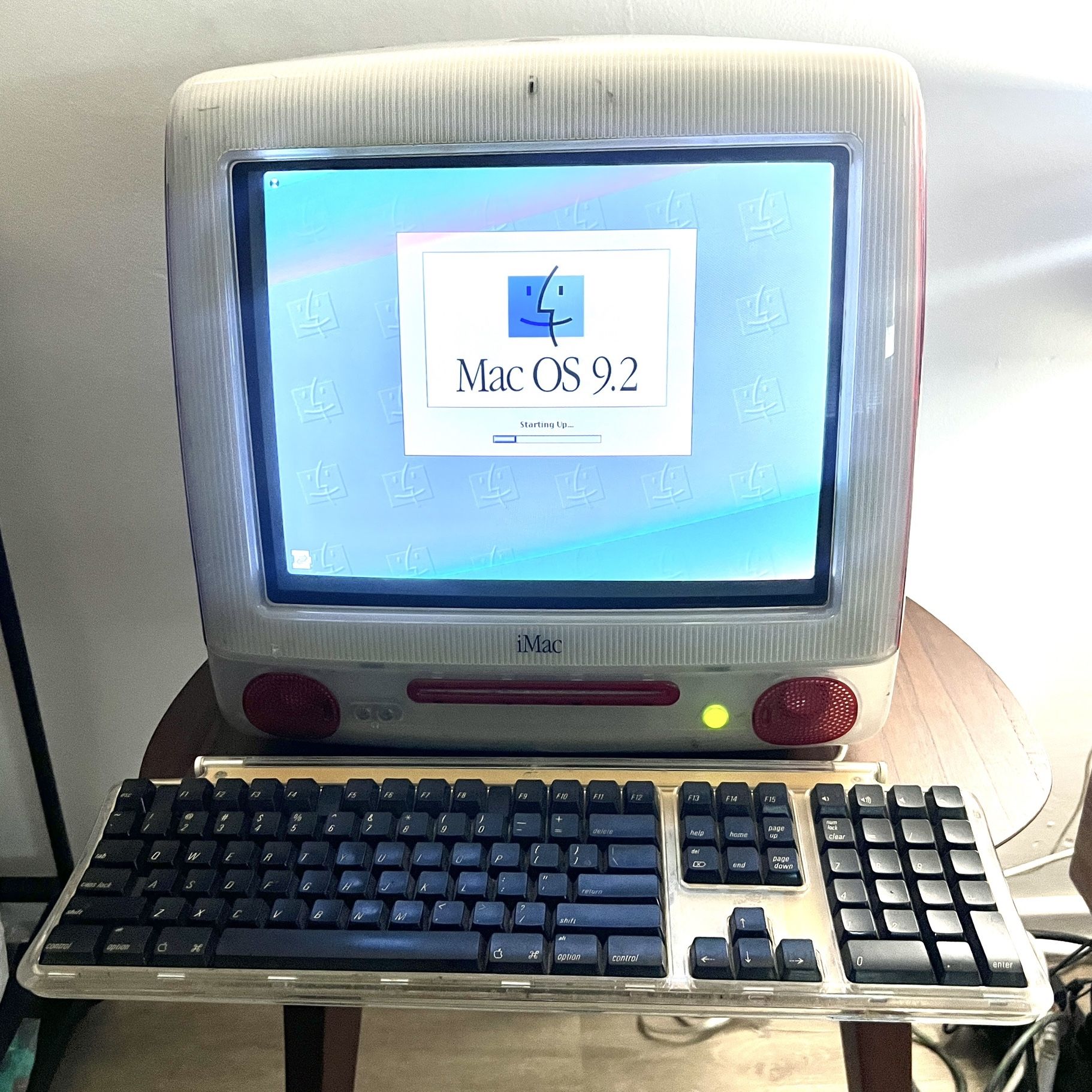 Apple iMac G3 2000 -Strawberry Red 20 GB, 450 MHz - w/ Keyboard
