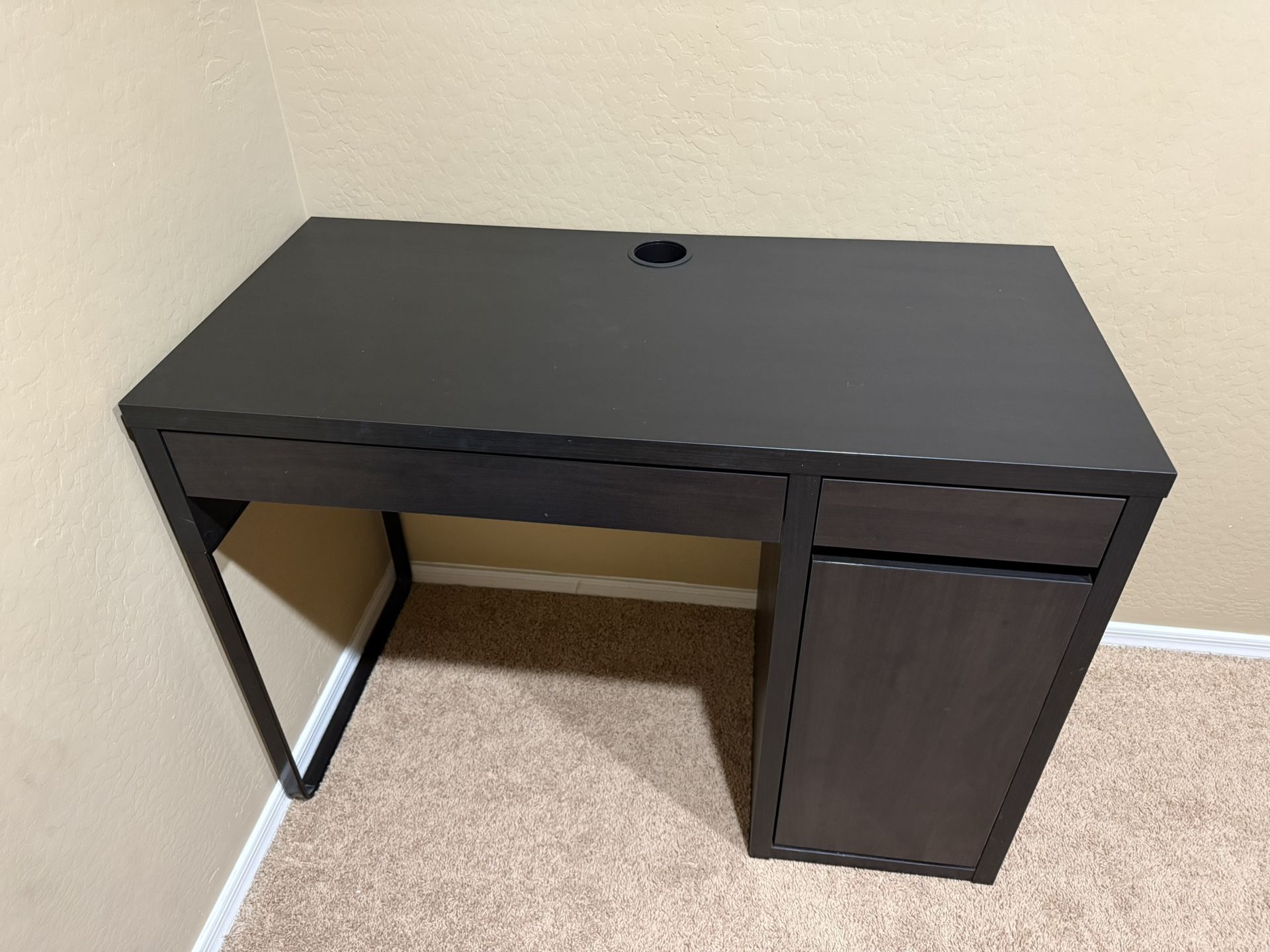 IKEA Micke Desk