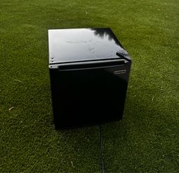Magic Chef 1.7 cubic ft mini all refrigerator -black