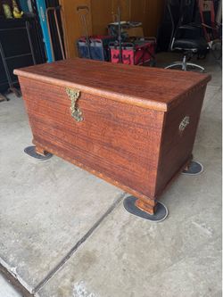 Beautiful Vintage French Carved Wood Chest👍