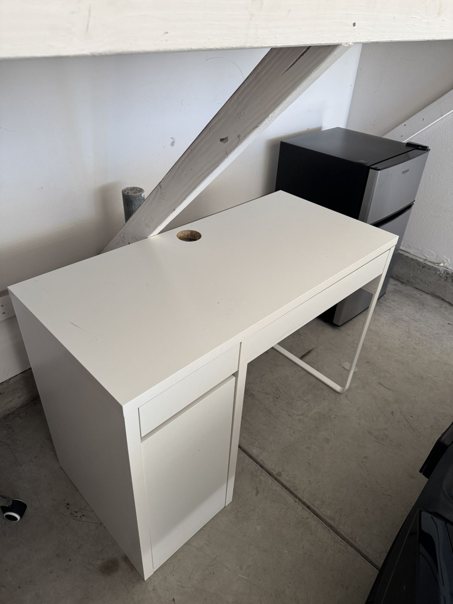 IKEA MICKE desk