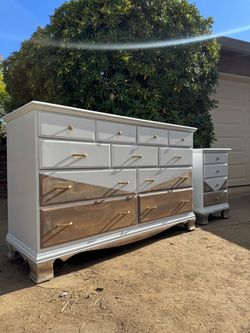 Beautifully matching bedroom set (Delivery Available)