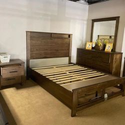 ELKTON Oak 4 Pcs Queen Bedroom Set Dresser Nightstand and Mirror WİTH İNTEREST FREE PAYMENT OPTİONS 