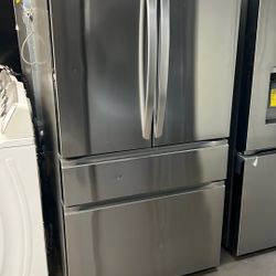 New Open Box Lg Four Door Stainless Steel Refrigerator With Internal Water/Ice 
