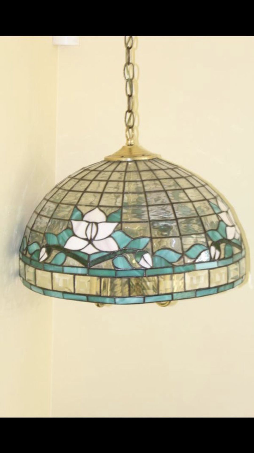 TIFFANY STYLE HANGING LAMP, CHANDELIER COMES FROM A CLEAN AND SMOKE FREE HOME LAMPARA DE COLGAR ESTILO TIFFANY