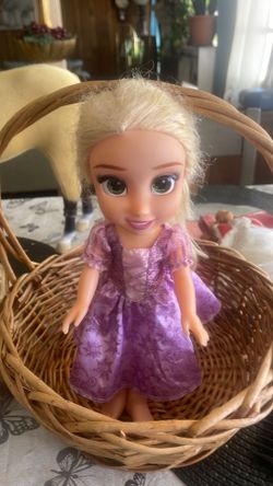 Muñeca  semi nueva