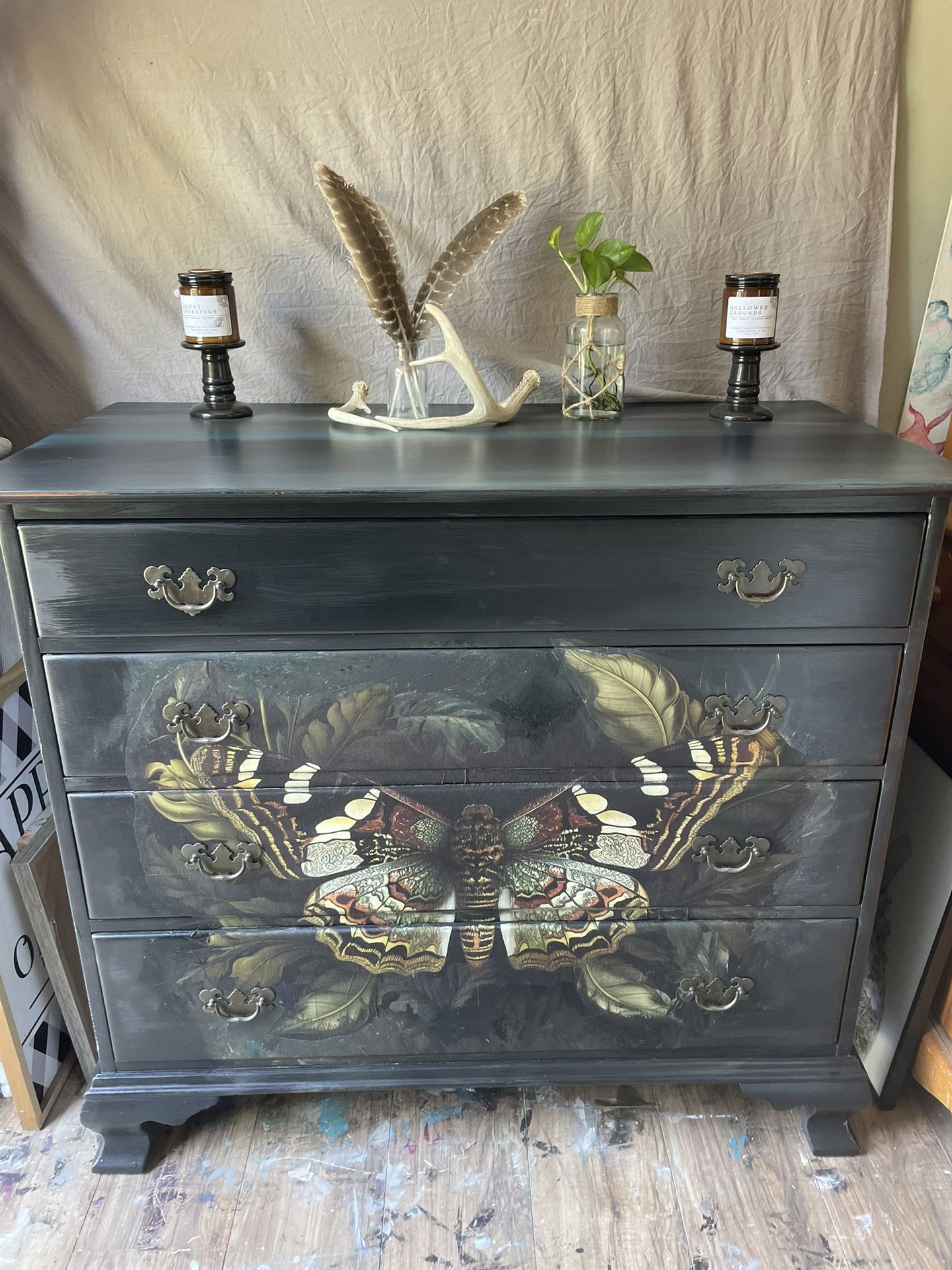 Stunning Solid Wood Hand Painted 4 Drawer Moth Dresser