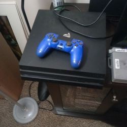 Ps4 W/Controller And Game