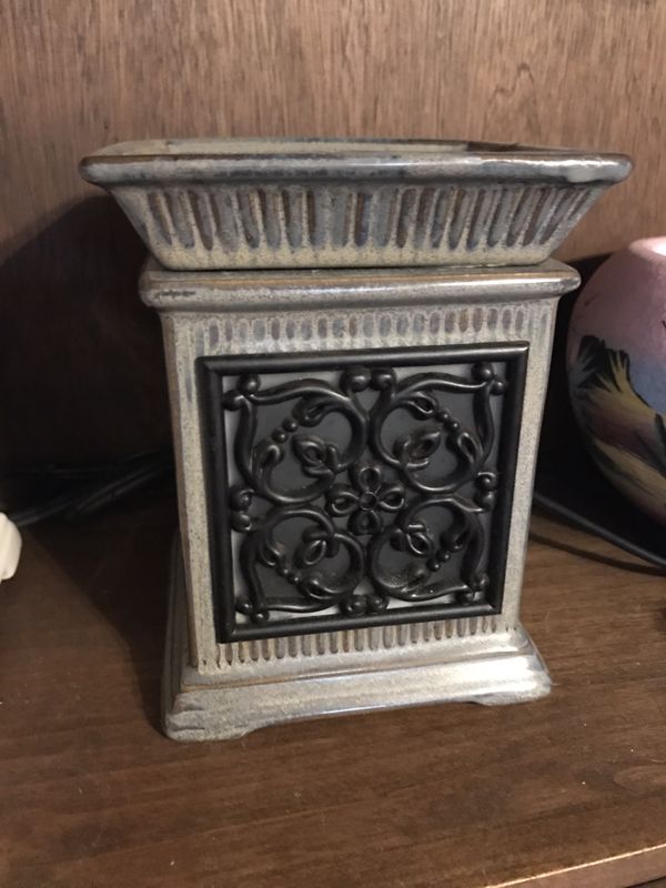 Download scentsy warmer for Sale in Tacoma, WA - OfferUp