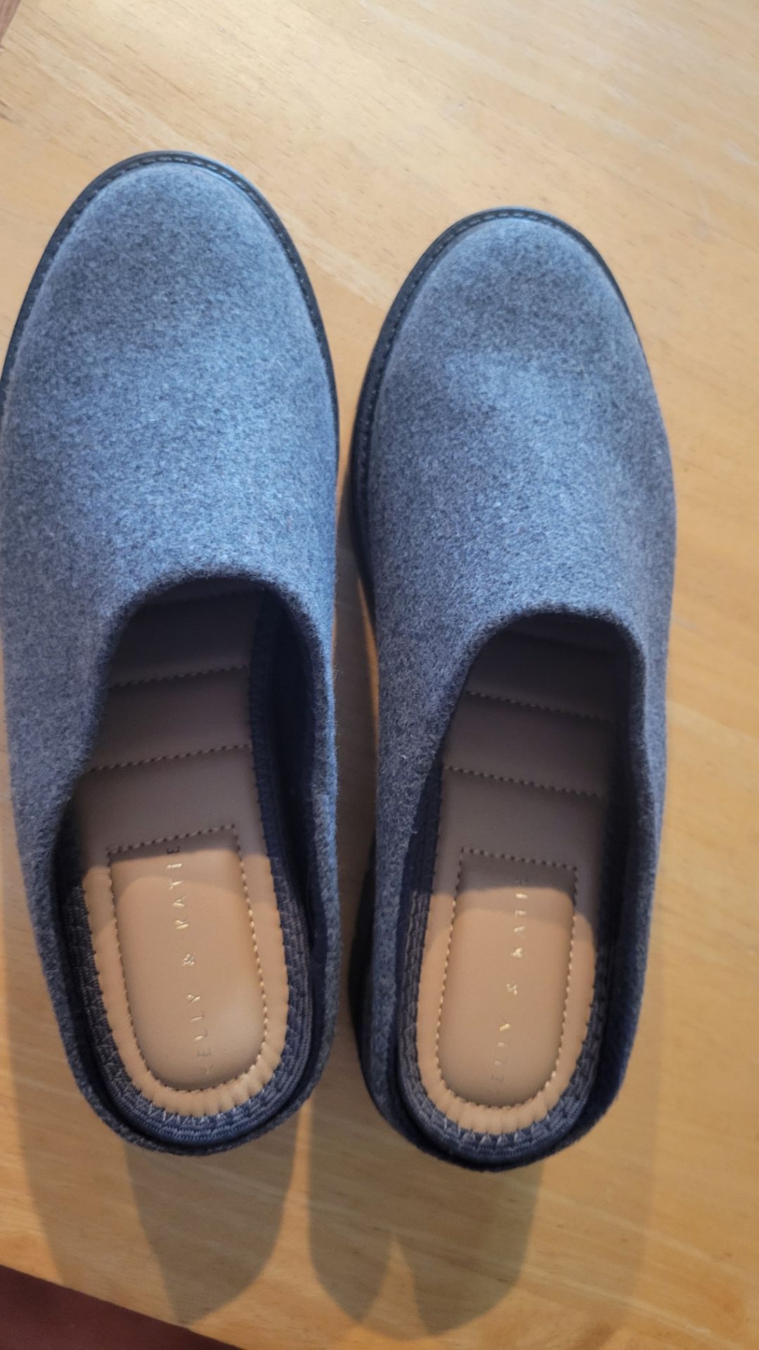 Gray, size 7