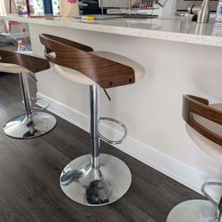 4 Bar Stools / Kitchen Island Chairs