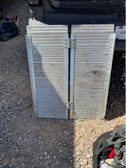 Folding ramp