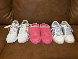💕👟 Girls' Shoes – Size 2 – 3 Pairs! 👟💕
