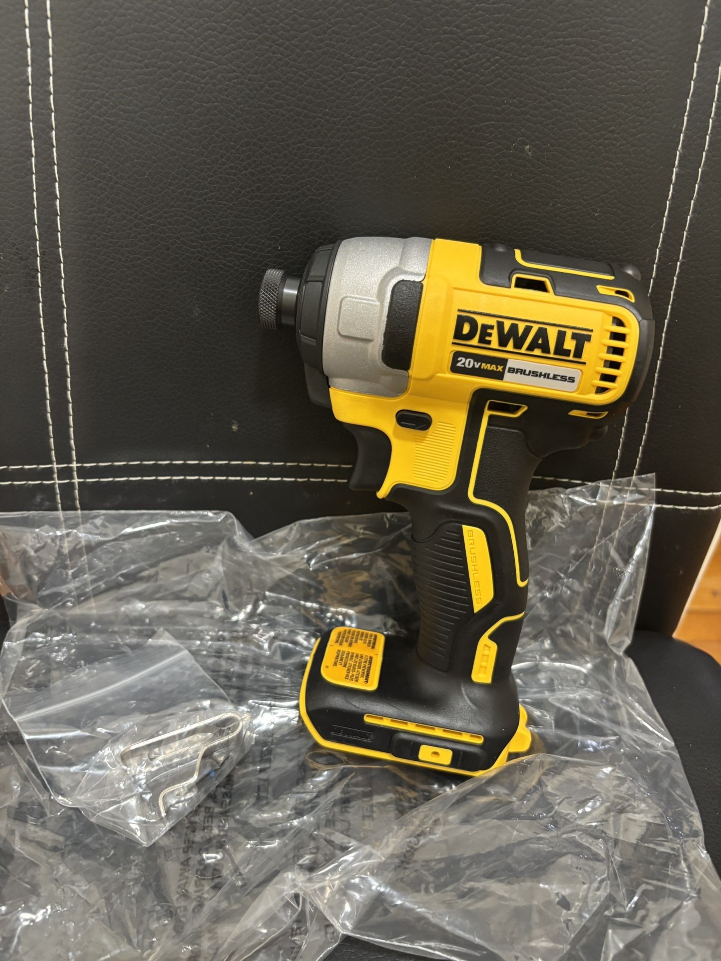 DEWALT impact drill 1/4 in. 20v (Tool-Only)