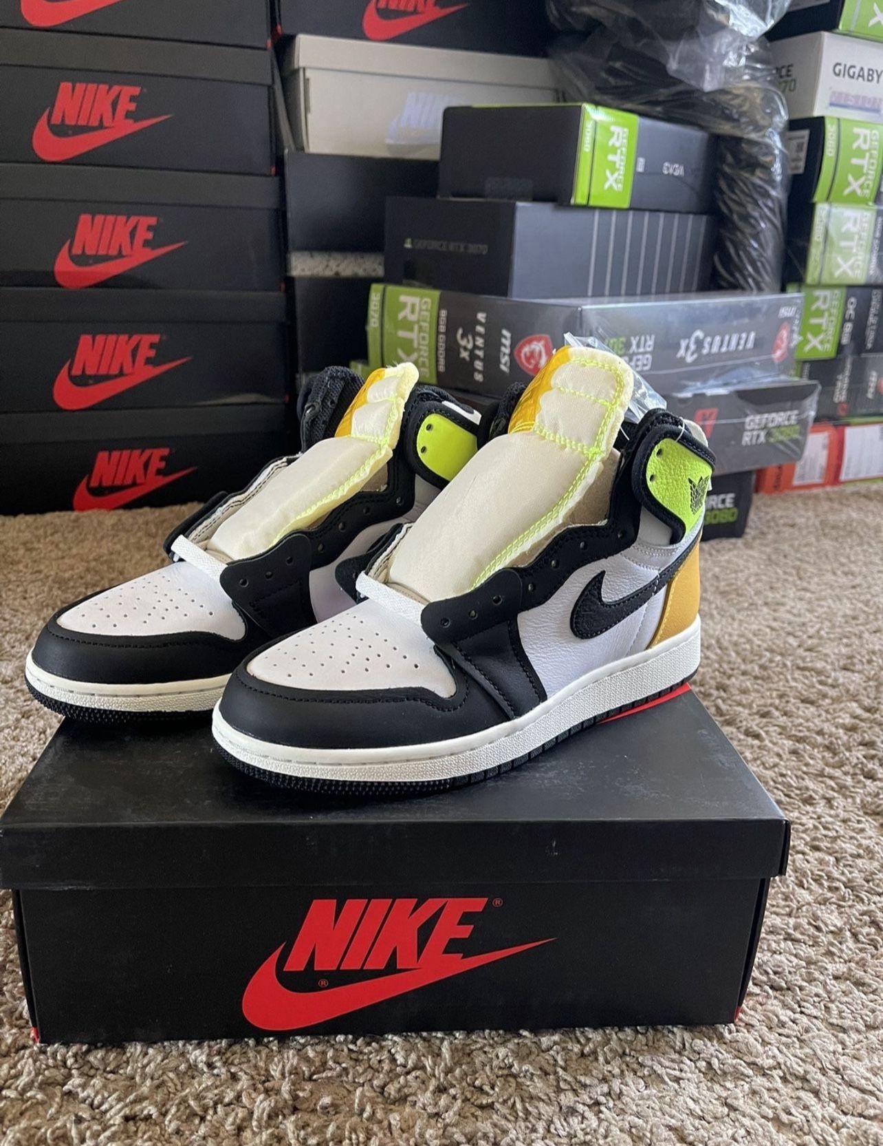 Air Jordan 1 Volt