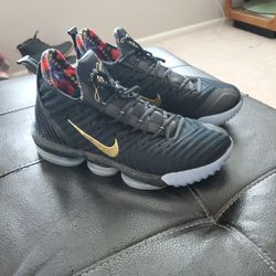 King James Mens Size 10.5