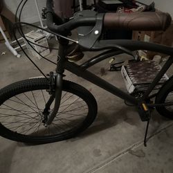 Cruiser Bike 26” – Like New, Barely Ridden | Matte Black