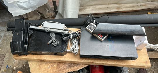 PlayStation 2 and Nintendo Wii Console Lot with 360 accessories