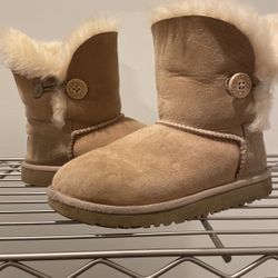 Big Kids Size 2 (adult Size 5) UGGS