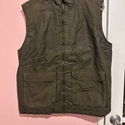 Men’s vest size L.
