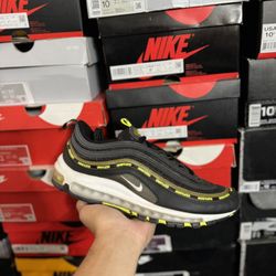 Nike Air Max 97 Undefeated Black Volt size 9 VNDS