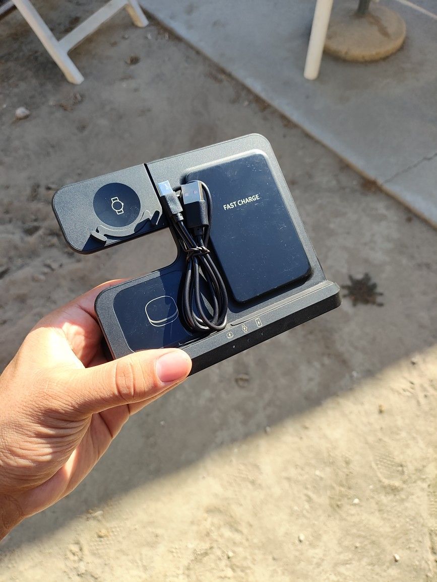 3-IN-1 Wireless Charging Station (Phone/Earphone/Watch)