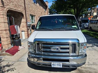 2014 Ford E350 Super Duty Passenger XLT Van 3D