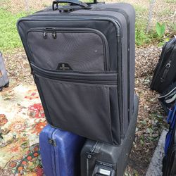 NICE LARGE PULL ALONG LUGGAGE 