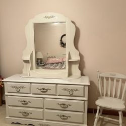White Children’s  Bedroom Set With Pastel Flowers