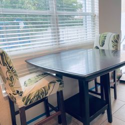 Pub / Breakfast Table With Chairs