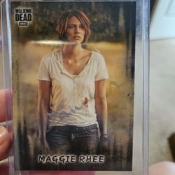 The walking dead,  Maggie Rhee, Lauren Cohan Autographed Topps Trading Card 