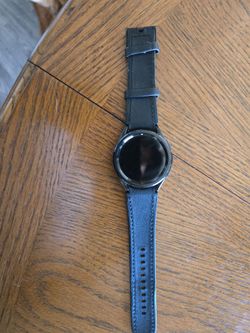Samsung Galaxy Watch6 Classic 43mm – Charger Included