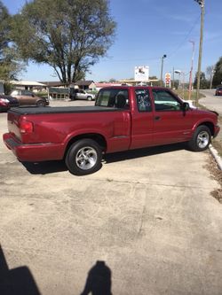 2003 S10 only 50 org. Miles runs drives shifts perfectly 2.2 automatic third door no engine lights or dash lights it’s super good on gas nice clean s