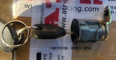 91-97 1ST GENERATION ACURA NSX DOOR TUMBLER WITH KEY