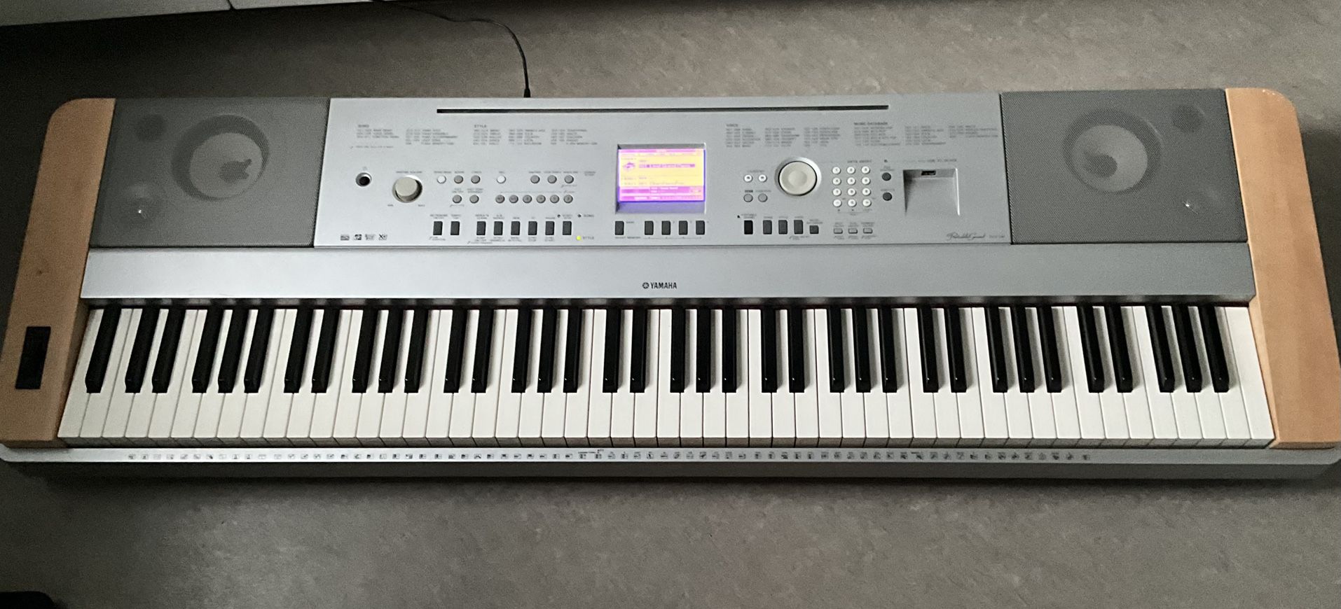 Yamaha DGX-640 88-Key Digital Piano – Weighted Keys, Great Condition