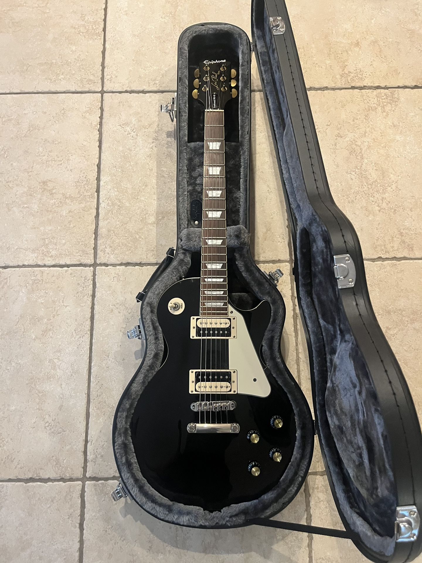 Epiphone Les Paul Traditional Pro  w/ Epiphone Hardshell LP Case (Mint) 