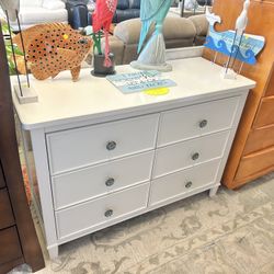 Like New Solid Wood Dresser 