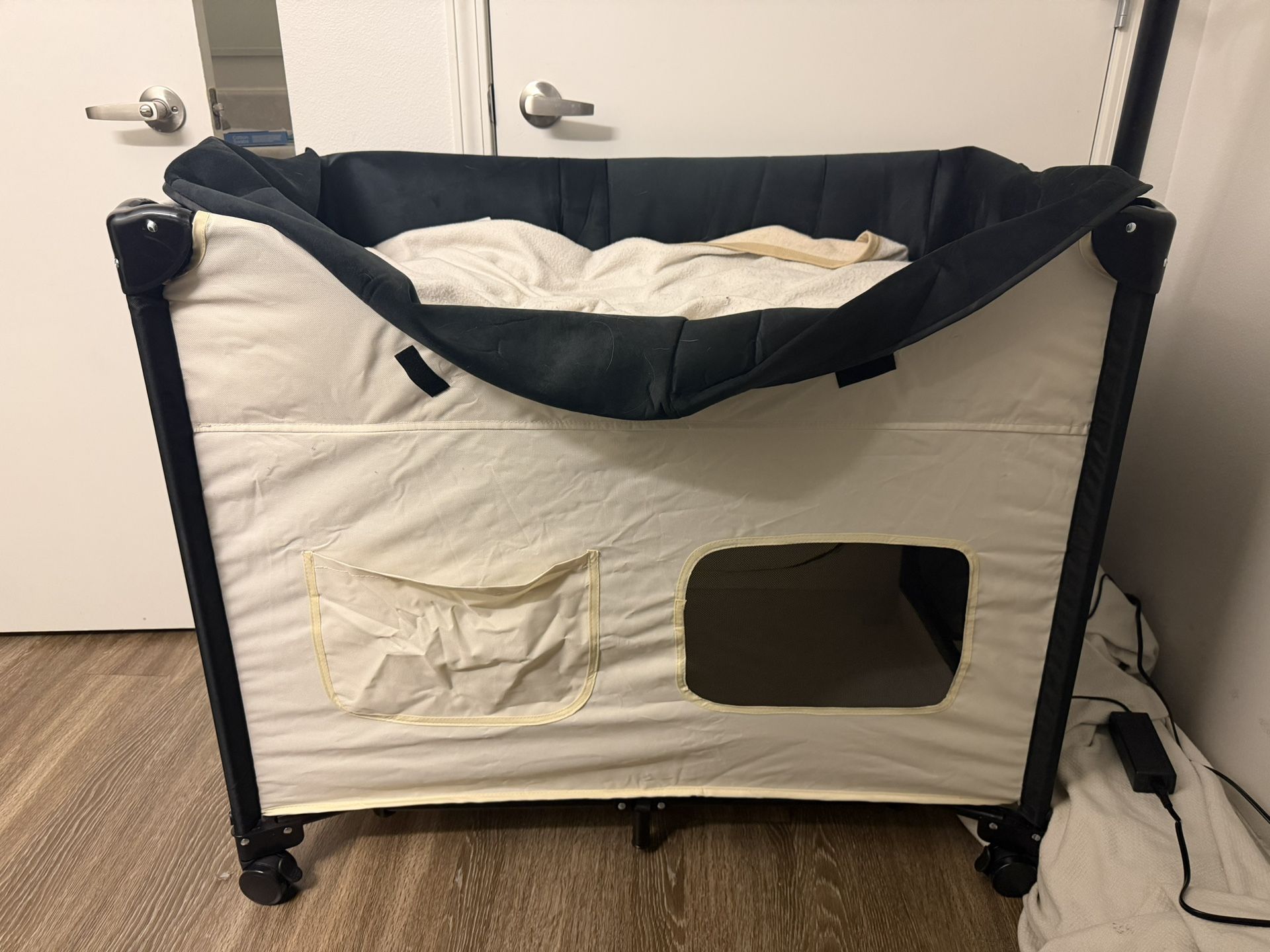 Dog bed (can fit 2-4 dogs or cats)