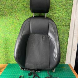 15-19 Land Rover Discovery Sport Front Right Top Upper Seat Backrest Cushion OEM